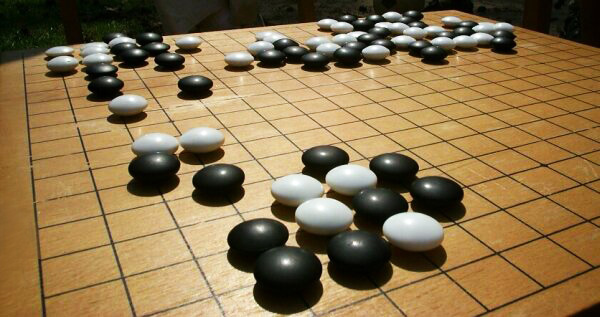 Cách chơi cờ vây cơ bản cho người mới bắt đầu chơi 5 Go board